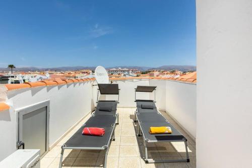 Large Detached Villa With Private Enclosed Pool
