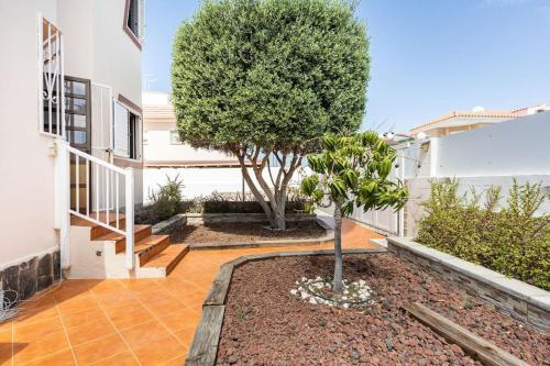 Large Detached Villa With Private Enclosed Pool