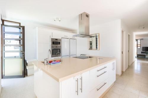 Large Detached Villa With Private Enclosed Pool