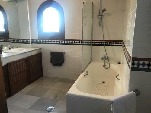 Spacious Villa With Sea View And Private Pool