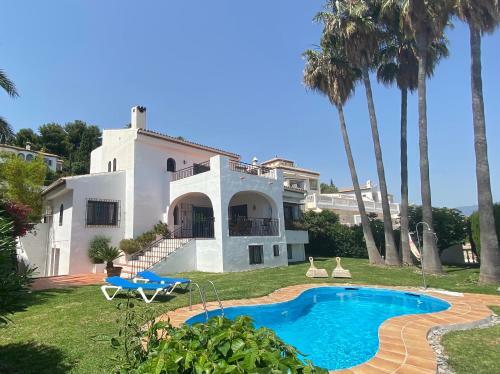 Spacious Villa With Sea View And Private Pool