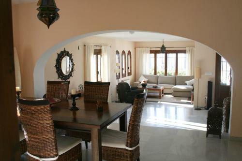 Spacious Villa With Sea View And Private Pool