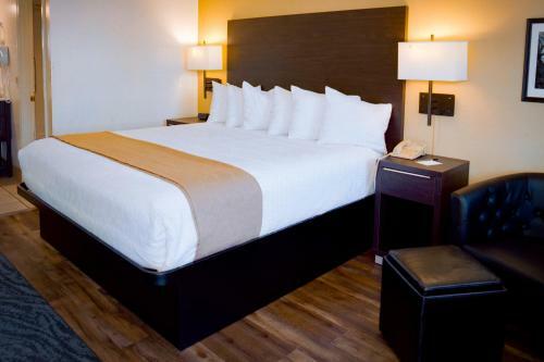 Pines Motel