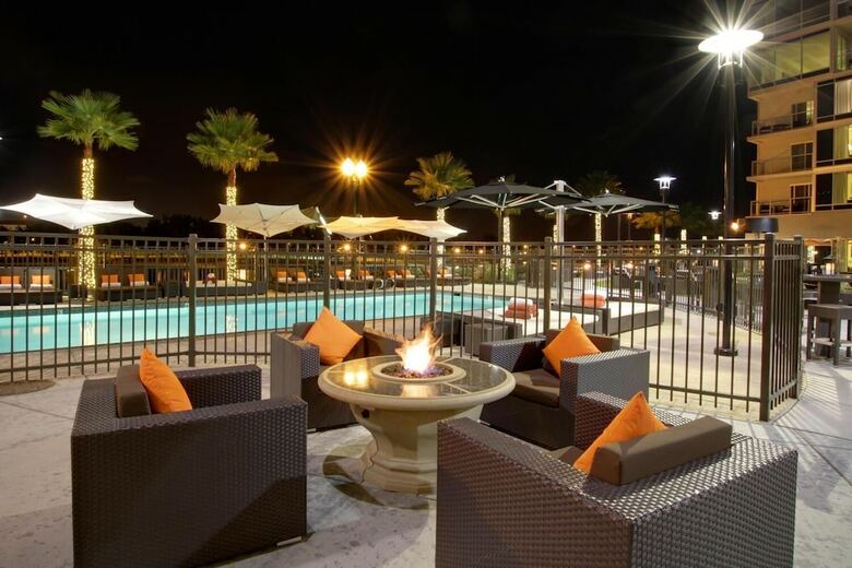 University Plaza Waterfront Hotel