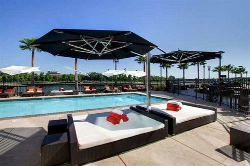 University Plaza Waterfront Hotel
