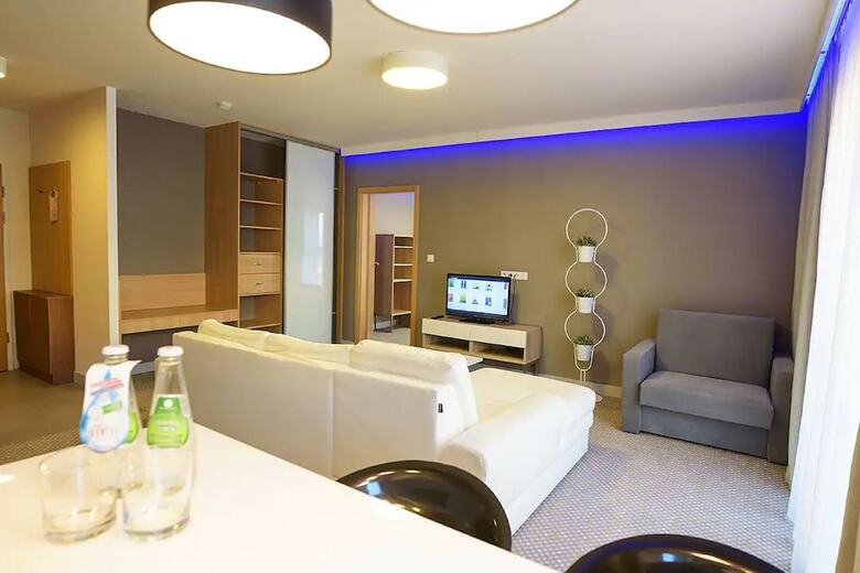 Hotel Invite
