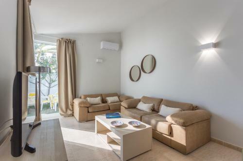 Luxury Bungalow - Private Terrace - Pool - Aircon