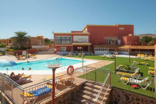 Apartamento Bonito D�plex Con Piscinas Junto A La Playa