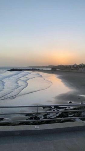 Apartamento Bonito D�plex Con Piscinas Junto A La Playa