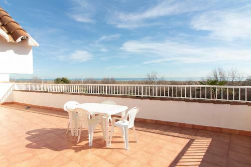 Global Properties, Chalet En Primera Linea De Playa Con Piscina Privada