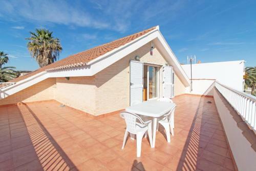 Global Properties, Chalet En Primera Linea De Playa Con Piscina Privada