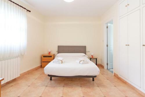Global Properties, Chalet En Primera Linea De Playa Con Piscina Privada