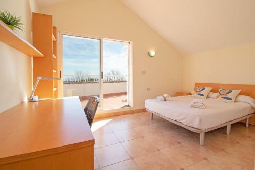 Global Properties, Chalet En Primera Linea De Playa Con Piscina Privada