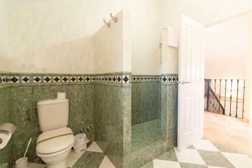 Global Properties, Chalet En Primera Linea De Playa Con Piscina Privada