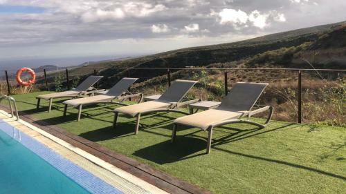 Country House With Shared Pool And Views