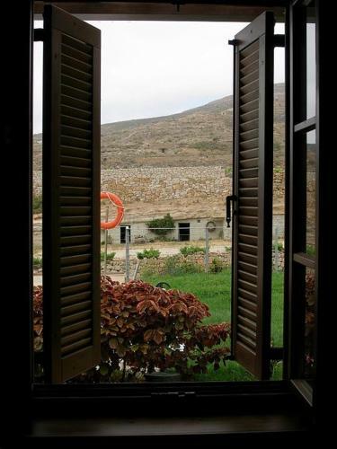 Country House With Shared Pool And Views