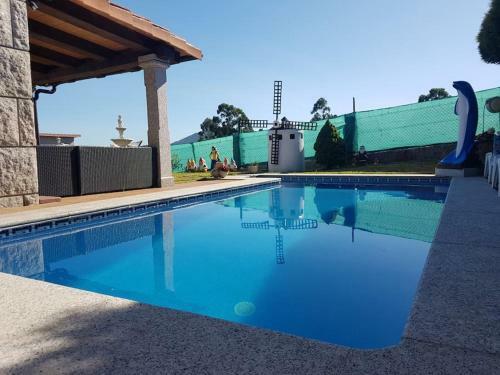 Chalet Con Piscina En O Rosal