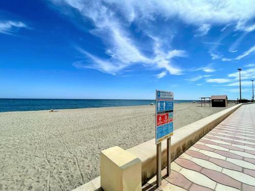Pleasant Studio House In Front Of The Beach