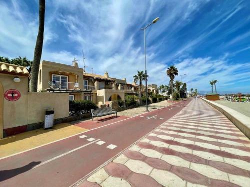 Pleasant Studio House In Front Of The Beach