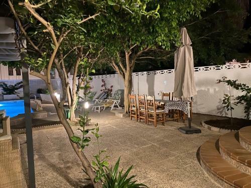 Lge 4 Bed Villa Own Pool 90 Mts Beach Sea Views