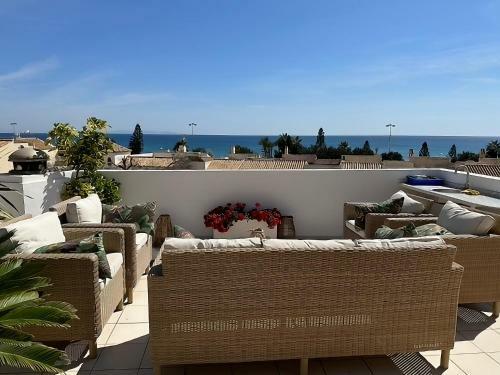 Lge 4 Bed Villa Own Pool 90 Mts Beach Sea Views