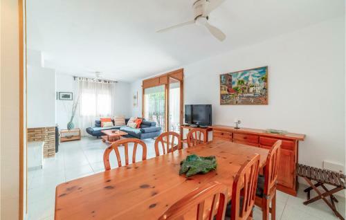 Beautiful Home In Roda De Bara With Wifi And 4 Bedrooms