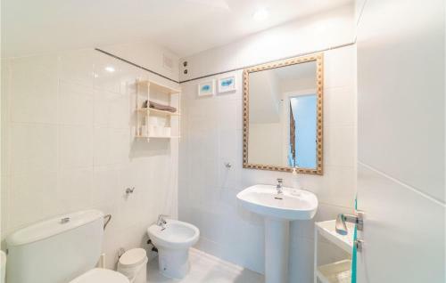 Beautiful Home In Roda De Bara With Wifi And 4 Bedrooms