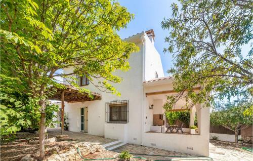 Beautiful Home In Roda De Bara With Wifi And 4 Bedrooms