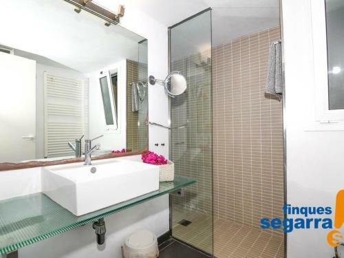 Apartamento Roda De Ber�, 3 Dormitorios, 6 Personas - Es-320-20