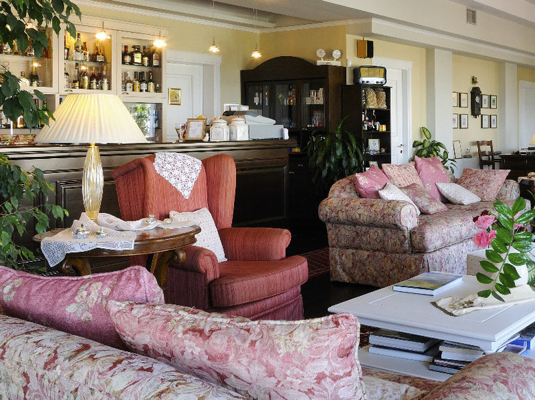 Jennifer Home Hotel