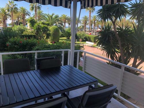 Moderno Apartamento En 1a Linia De Mar En Salou.