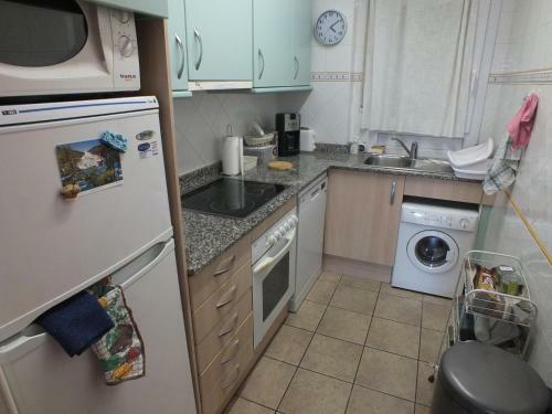 Apartamento Roses, 3 Dormitorios, 6 Personas - Es-204-14