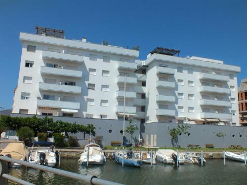 Apartamento Roses, 3 Dormitorios, 6 Personas - Es-204-14