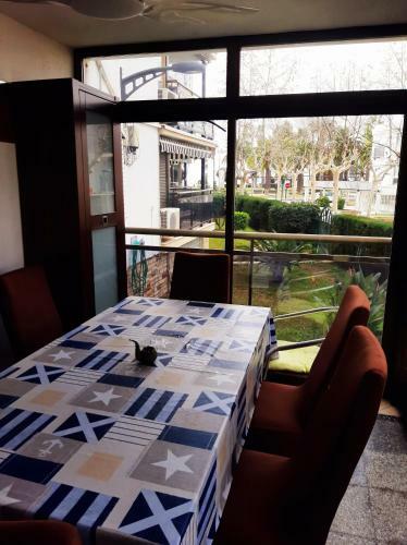 Apartamento En 1� Linea De Mar En Salou