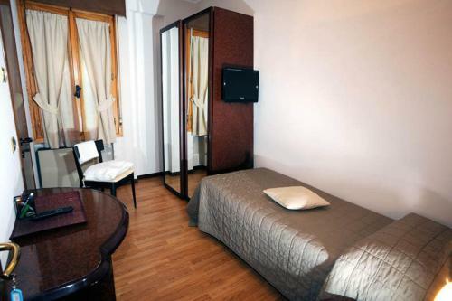 Hotel Drake