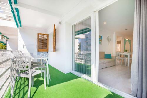 Uhc Carlos V Apartments