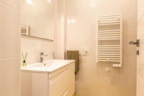 Uhc Carlos V Apartments