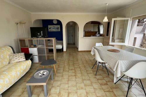 Apartamento En Roses Con Preciosas Vistas Del Mar Ap1