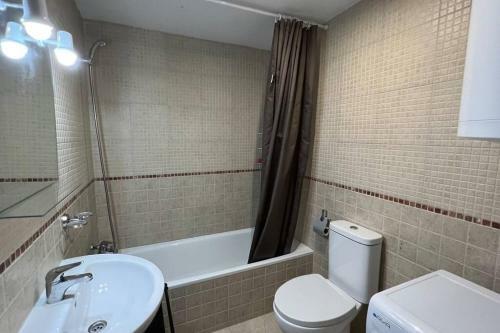 Bonito Apartamento Con Parking Y Piscina En Roses