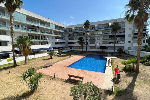 Bonito Apartamento Con Parking Y Piscina En Roses