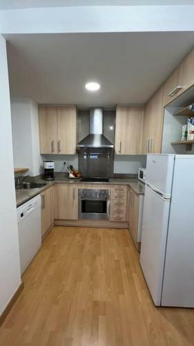 Bonito Apartamento Con Parking Y Piscina En Roses