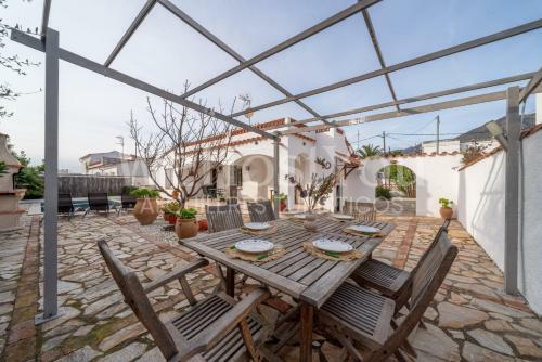 Wehostyou - Belle Maison Roses, Mas Bosc� 12
