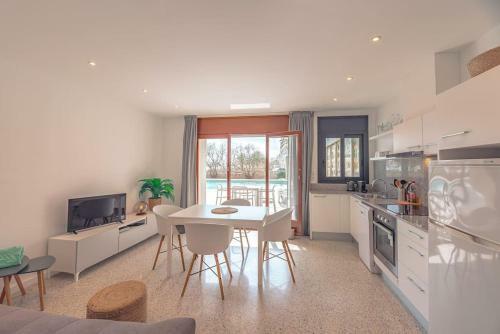 Beach Apartment - Front Line!