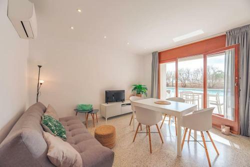Beach Apartment - Front Line!