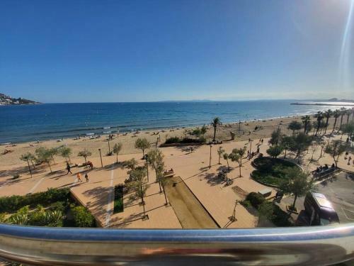 Apartamento Primera L�nea Roses Con Vistas Al Mar