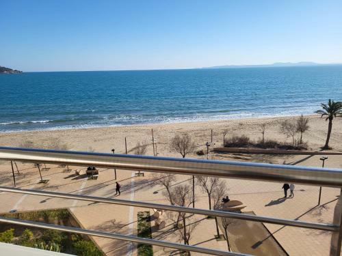 Apartamento Primera L�nea Roses Con Vistas Al Mar
