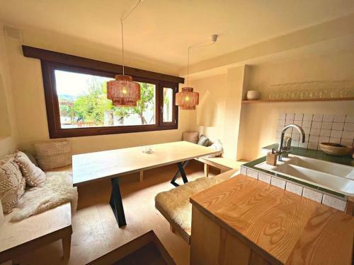 Sunset Mountain-view Villa With Garden & Pool