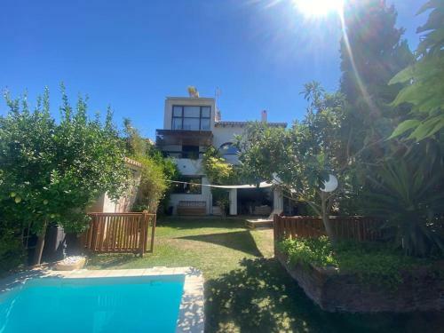 Sunset Mountain-view Villa With Garden & Pool