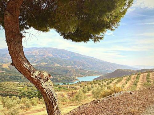 Sunset Mountain-view Villa With Garden & Pool