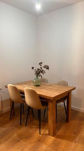 A De Juan - Tres Marias Apartments